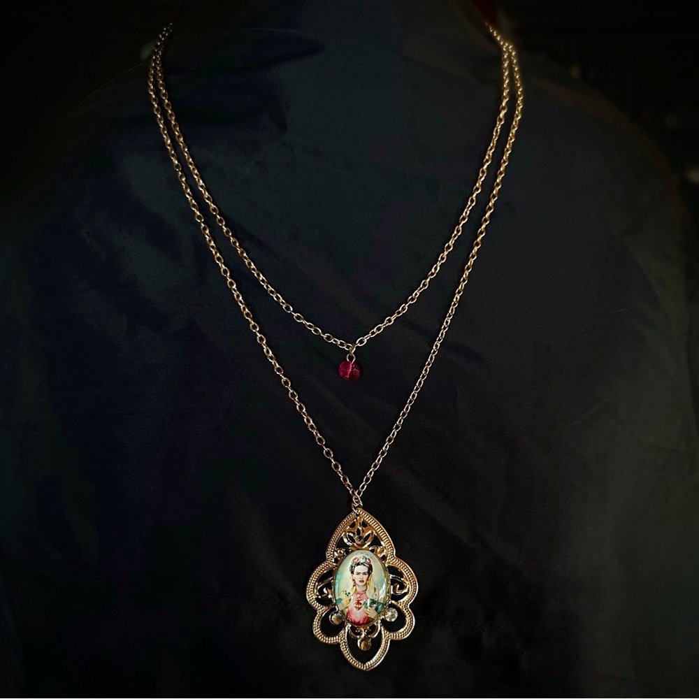 Frida Kahlo Vintage Gold Double-Layer Necklace with Wine Color Charm 15 inch